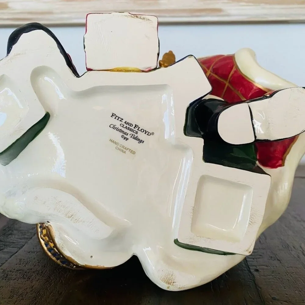 Fitz and Floyd Classics Christmas Tidings Santa Bearing Gift Water Tea Pitcher